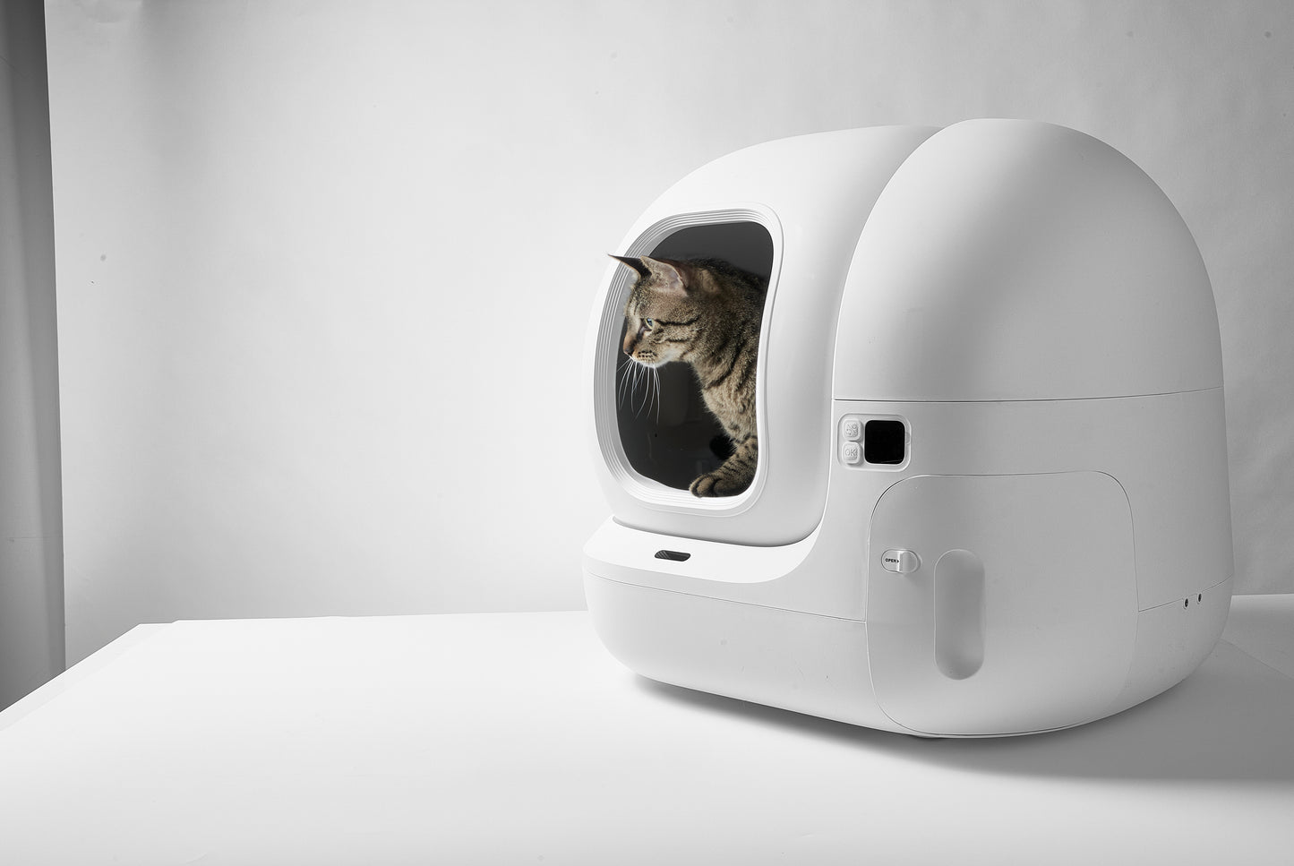 Petkit self-cleaning cat litter box for multi-cat homes in Dubai UAE